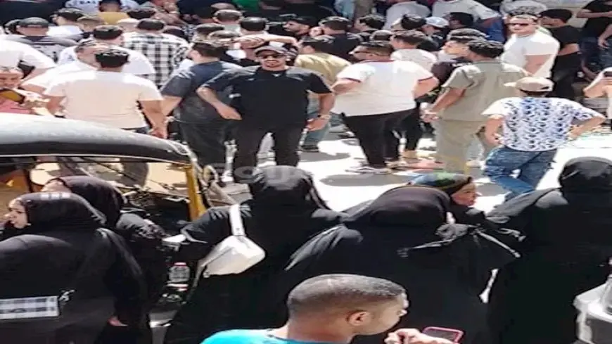 بالصور- انهيار زوجة الفنان أحمد عامر أثناء تشييع جنازته في سمنود