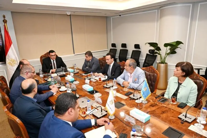 وزير الإسكان يجتمع لمتابعة الموقف التنفيذي لمشروع حدائق تلال الفسطاط