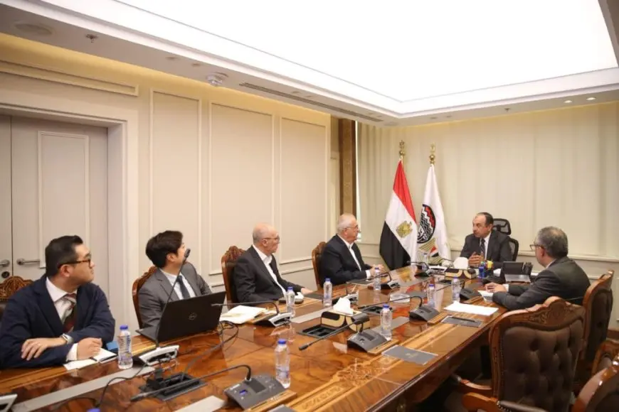 وزير قطاع الأعمال يلتقي وفدًا من شركة GS E&C الكورية الجنوبية لبحث فرص التعاون