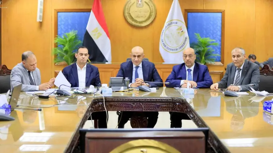 وزير التعليم يتابع امتحاني الكيمياء والجغرافيا من غرفة العمليات المركزية بالوزارة