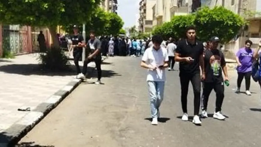 طلاب الثانوية العامة بالمنيا: نسبة كبيرة من أسئلة الكيمياء مطابقة لطريقة النماذج الاسترشادية.. والجغرافيا متوسطة