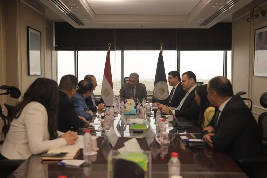 وزير السياحة يبحث مع شركة صينية رائدة في مجال البواخر سبل تطوير السياحة النيلية في مصر