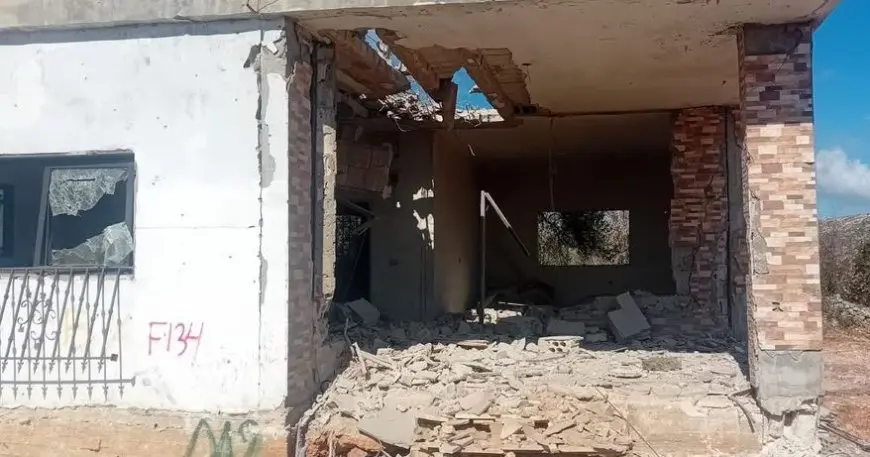 قذيفة إسرائيلية تستهدف منزلا مأهولا ببلدة عيتا الشعب في جنوبي لبنان