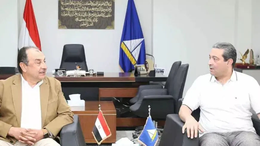 وزير قطاع الأعمال العام يتفقد عدد من المنشآت الصناعية والفندقية بدمياط
