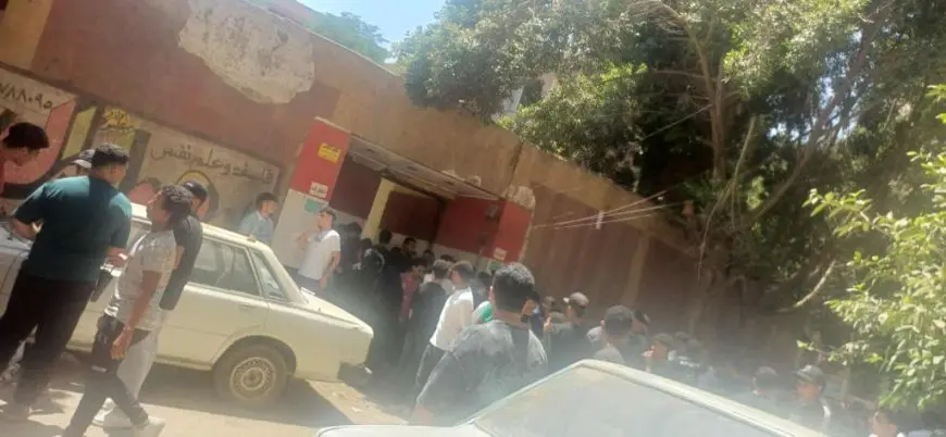 توافد طلاب الثانوية العامة على لجان عين شمس لأداء امتحان الرياضيات البحتة