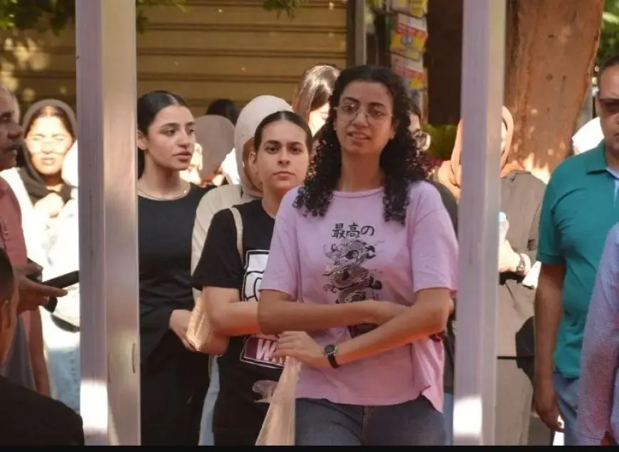 طلاب الثانوية العامة بأكتوبر: امتحان الرياضيات البحتة سهل والنظام الجديد أفضل