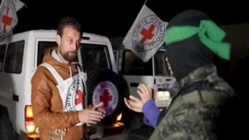يديعوت أحرونوت: حماس تطالب بالإفراج عن 1000 أسير فلسطيني مقابل 10 إسرائيليين