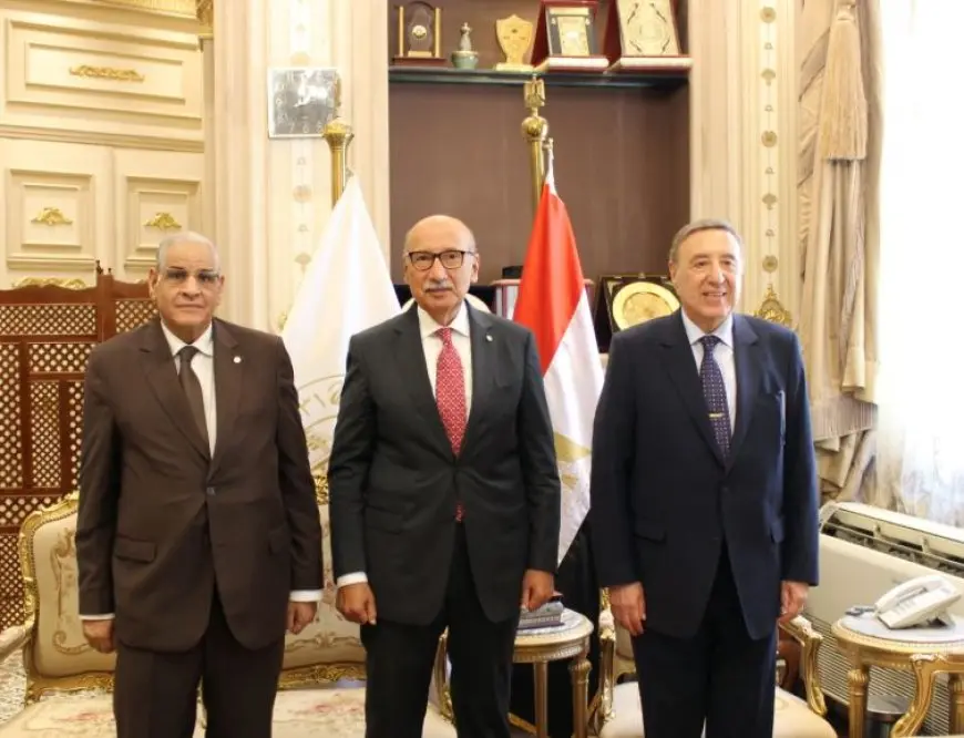 رئيس المحكمة الدستورية يهنئ المستشار حسام الغايش برئاسة محكمة النقض