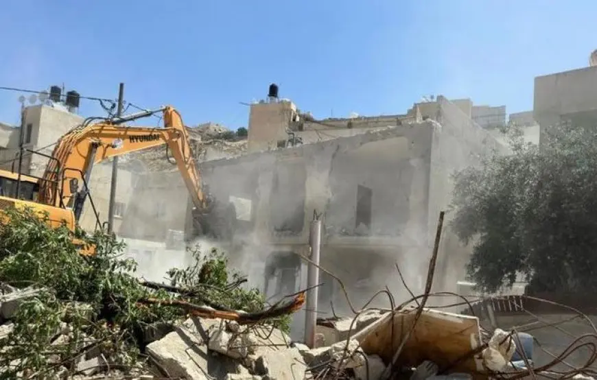 الضفة.. جيش الاحتلال الإسرائيلي يخطر بهدم ووقف بناء منازل ومحلات غرب الخليل