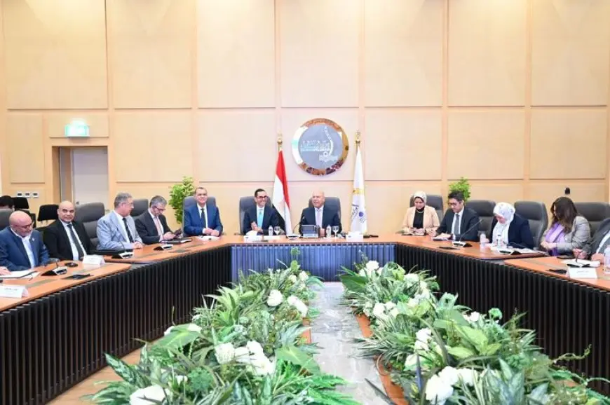 وزير الصناعة يستعرض مع مصنعي السيارات التعديلات الجديدة في البرنامج الوطني لتنمية صناعة المركبات