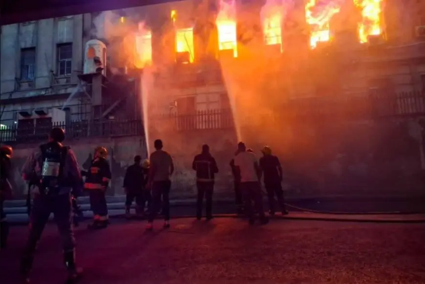 حريق سنترال رمسيس.. جهاز تنظيم الاتصالات: إتمام السيطرة على النيران.. واستعادة الخدمات تدريجيا