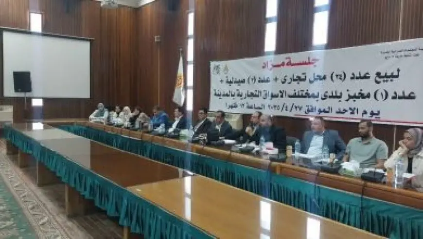 وزير الاتصالات يتفقد مبنى سنترال رمسيس ويتابع جهود استعادة خدمات الاتصالات المتأثرة بالحريق