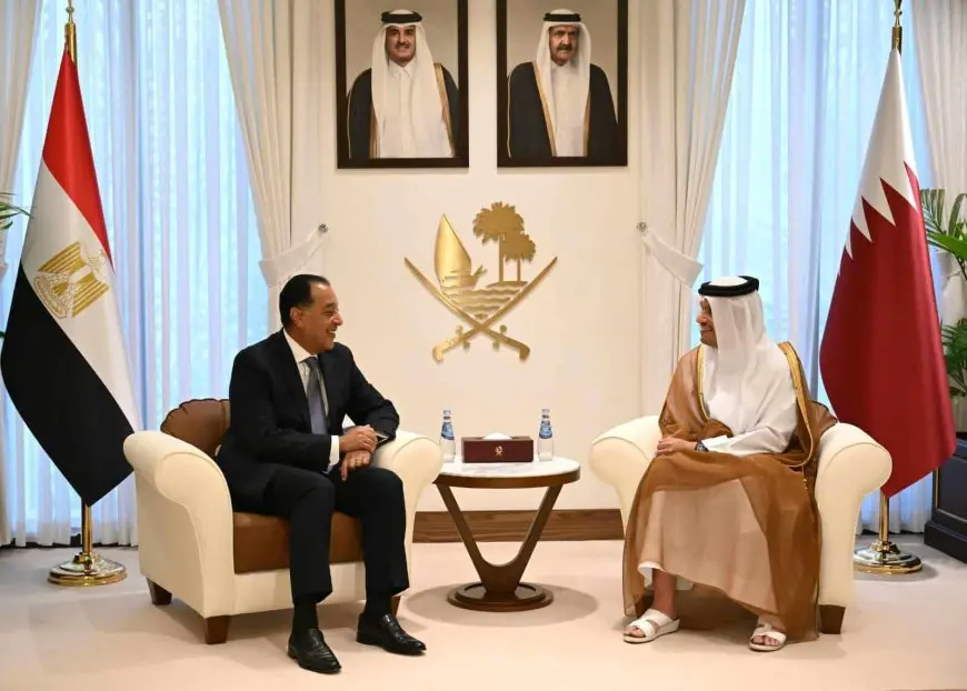 رئيس الوزراء يبحث مع نظيره القطري دعم الاستثمارات المشتركة