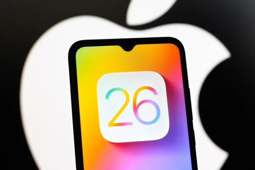 آبل تخفف تأثير الزجاج السائل في iOS26 استجابة لملاحظات المستخدمين