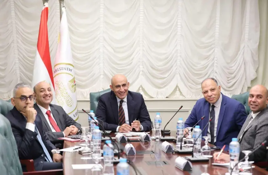 وزير التعليم يجتمع مع مديري المديريات لاستعراض الترتيبات النهائية لآخر أيام امتحانات الثانوية العامة