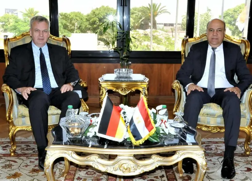 وزير الطيران يبحث مع السفير الألماني سبل تعزيز التعاون وتوسيع الشراكات في مجال الطيران