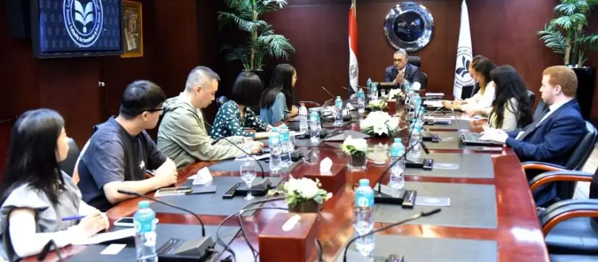 الهيئة العامة للاستثمار تبحث سبل نقل سلاسل الإنتاج الصينية في قطاع الملابس إلى مصر
