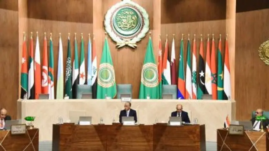 فرق الإنقاذ البريطانية تبحث عن ناجين بعد هجوم الحوثيين على سفينة شحن بالبحر الأحمر