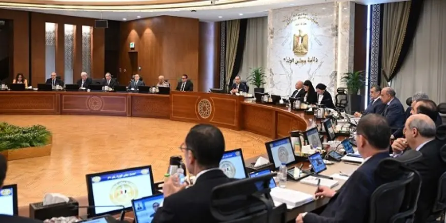 مدبولي: الرئيس وجه بتشكيل لجنة متخصصة للوقوف على أسباب اندلاع حريق مبني سنترال رمسيس