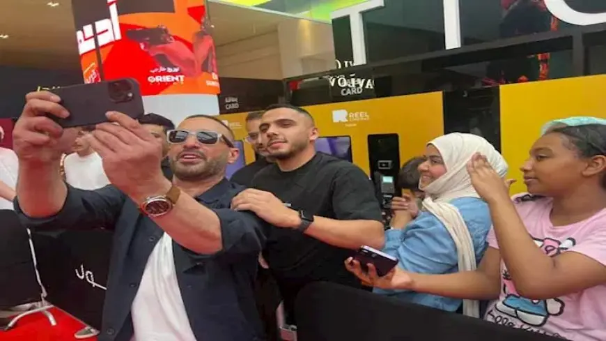بالصور| السقا يحتفل بفيلمه “أحمد وأحمد” مع جمهوره في دبي