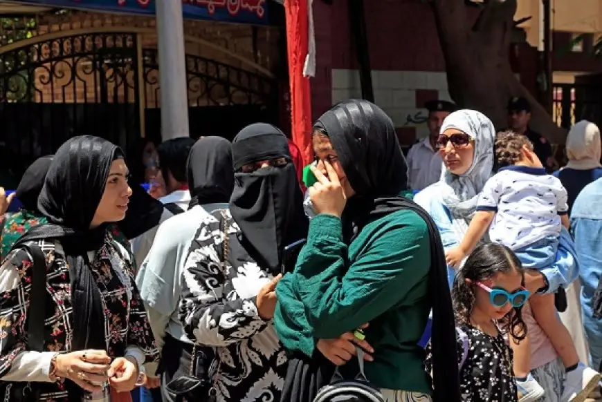 الإحصاء لأول مرة والتطبيقية مجمعة.. طلاب الثانوية بالدقي: عايزين ختام مريح