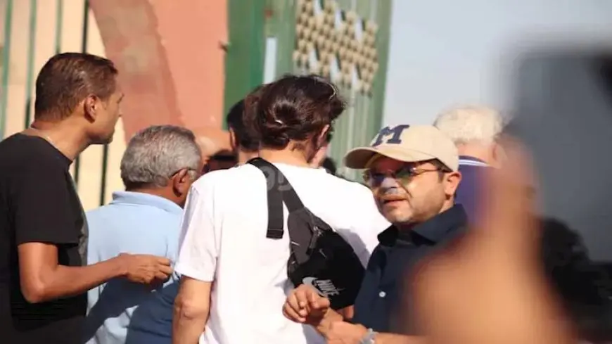 بالصور- محمد هنيدي في جنازة المخرج سامح عبد العزيز