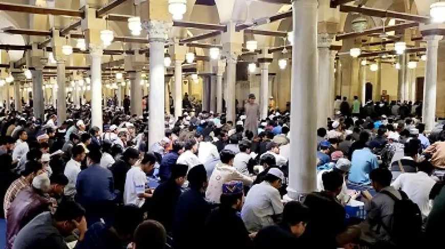 هل يجوز نهي المصلي عن الكلام أثناء الخُطبة؟ الأزهر يُجيب