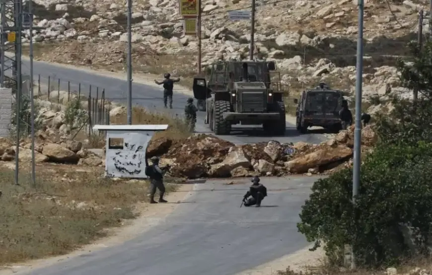 استشهاد فلسطيني وإصابة 10 في هجوم للمستوطنين شمال رام الله