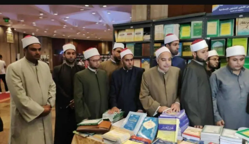 أئمة الأوقاف في زيارة لجناح المجلس الأعلى للشئون الإسلامية بمعرض مكتبة الإسكندرية الدولي للكتاب