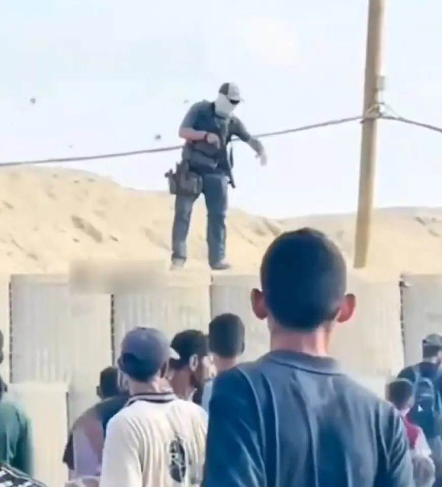 فيديو.. جندي أمريكي يستهدف منتظري المساعدات بشكل مباشر في غزة