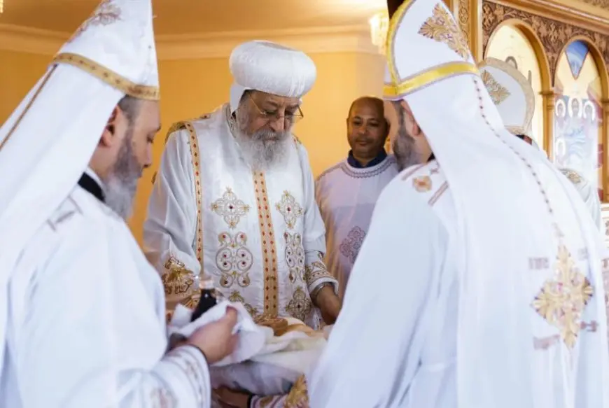 البابا تواضروس الثاني يصلي قداس عيد الرسل مع شباب أسبوع الخدمة العالمي