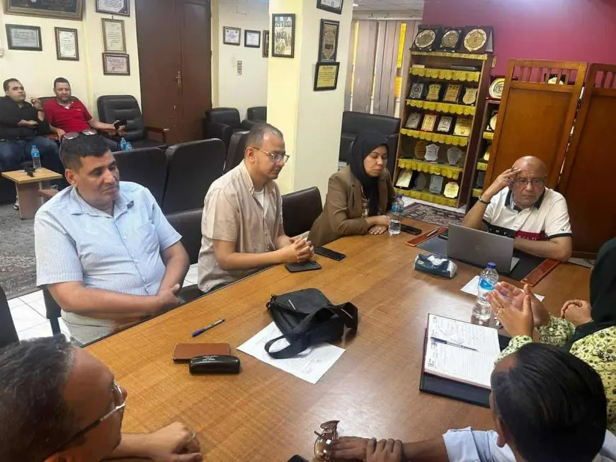 صحة قنا تبحث آليات تطوير الصيانة للأجهزة المعملية بالمستشفيات
