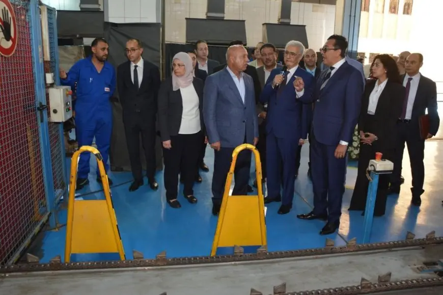 وزير الصناعة يتفقد مصنع بافاريا بجسر السويس