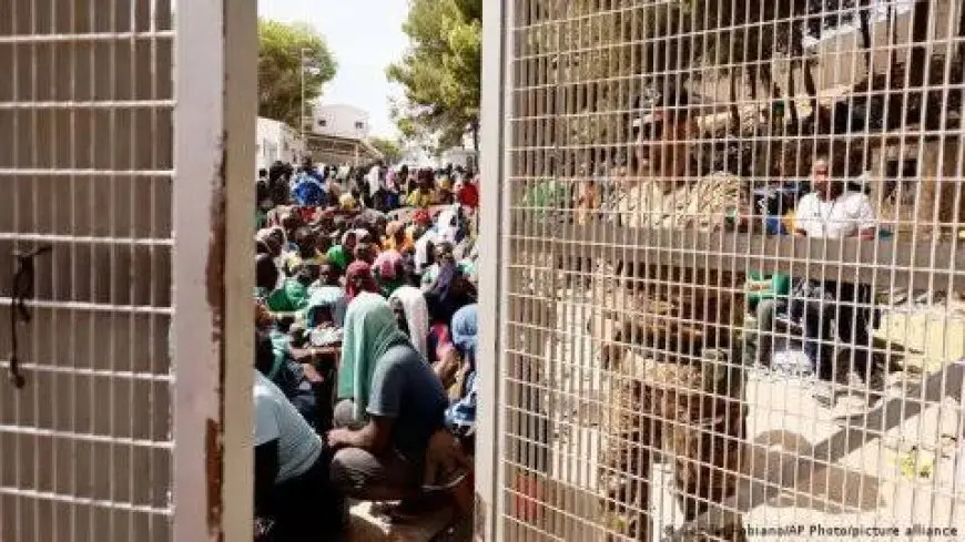 نواب بفلوريدا يزورون مركز احتجاز أليجيتور ألكاتراز للمهاجرين
