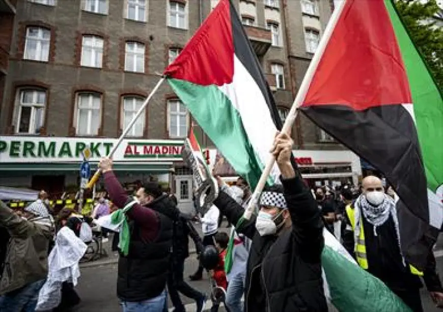 اعتقال أكثر من 70 شخصا خلال احتجاجات في لندن رفضا لحظر جماعة «تحرك من أجل فلسطين»