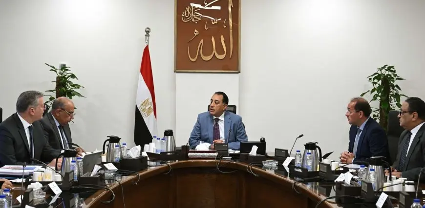 رئيس الوزراء يوجه بضرورة التزام الجهات الحكومية بسداد مستحقات شركات الكهرباء