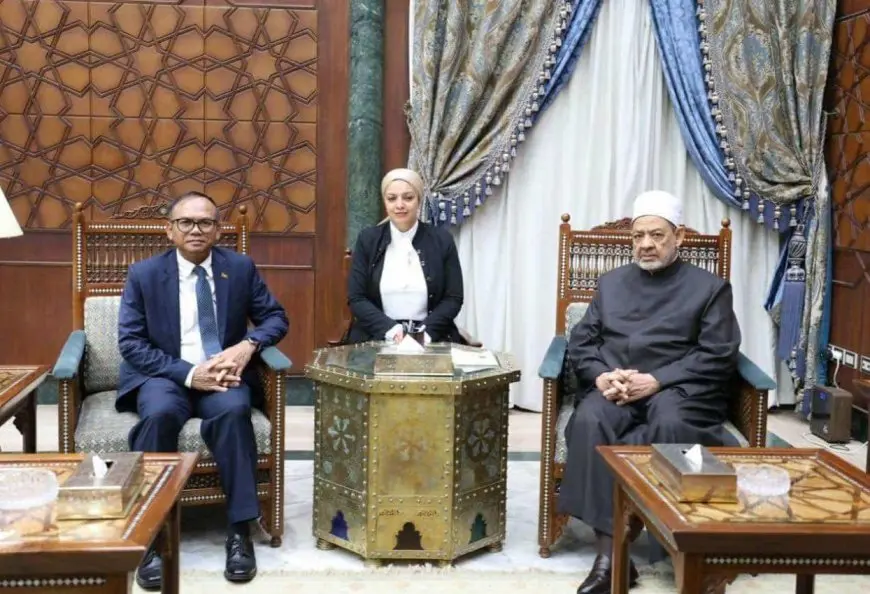 شيخ الأزهر يستقبل سفير كمبوديا لمناقشة تعزيز التعاون العلمي والدَّعوي