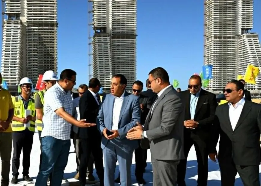 مدبولي يتفقد أعمال مشروعات أبراج الداون تاون بالعلمين الجديدة: نستهدف جعلها منطقة جاذبة عالميا