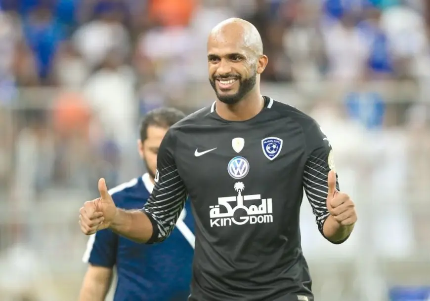 نجم الهلال السعودي السابق ينجو من حريق في منزله