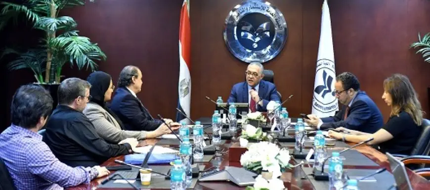 مجموعة كريستال مارتن العالمية تبحث إنشاء مصنع للمنسوجات والملابس الجاهزة في مصر