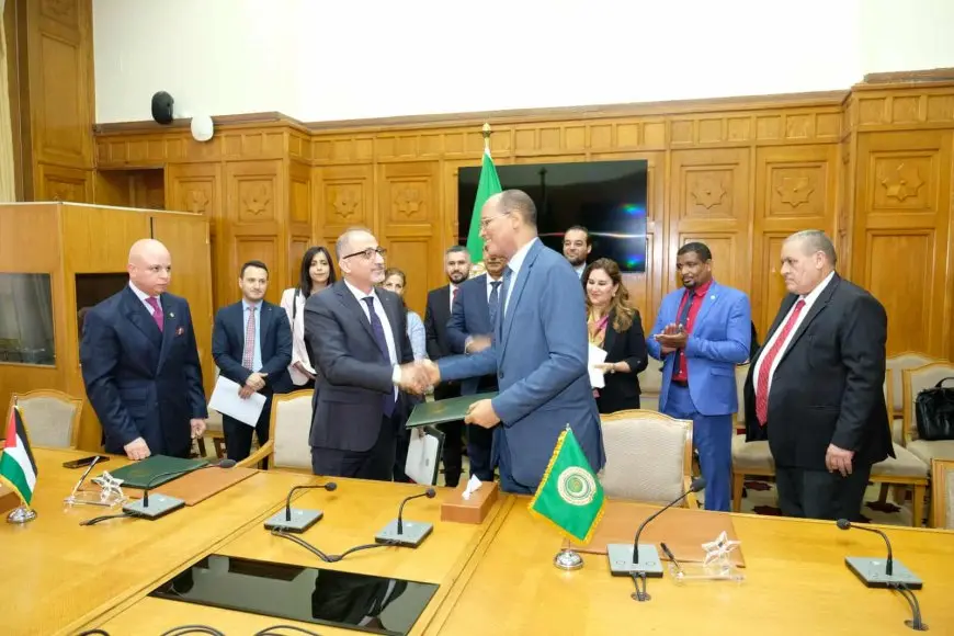 توقيع وثيقة تصديق فلسطين على اتفاقية تنظيم نقل البضائع على الطرق البرية بين الدول العربية