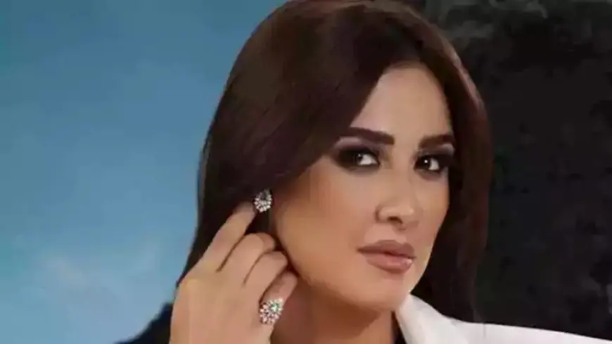 ياسمين عبد العزيز تنشر فيديو من داخل استوديو التصوير