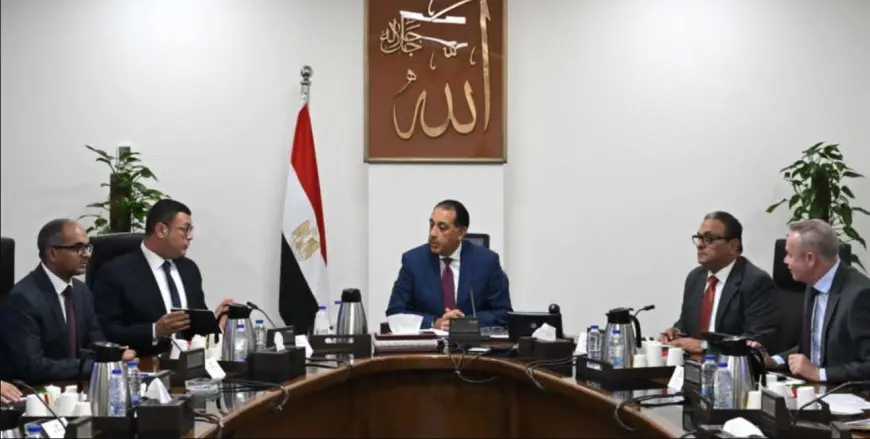 رئيس الوزراء يتابع إجراءات تنفيذ الخطة الاستراتيجية لتحلية مياه البحر