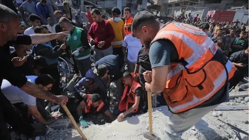 غزة.. جهود لانتشال 14 جثمانا من تحت أنقاض منزل دمرته إسرائيل