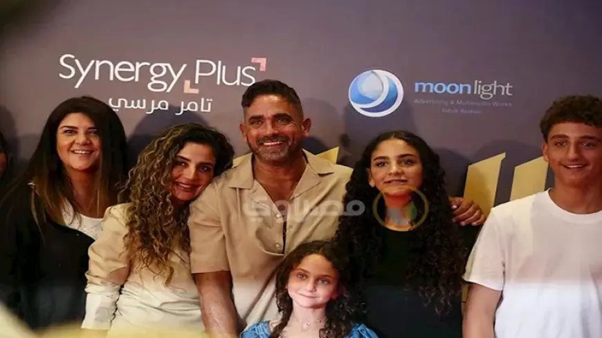 لأول مرة .. ظهور أمير كرارة مع زوجته وأبنائه في العرض الخاص لفيلم الشاطر