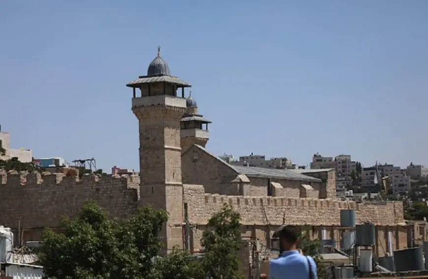 يسرائيل هيوم: سحب صلاحيات على الحرم الإبراهيمي من بلدية الخليل