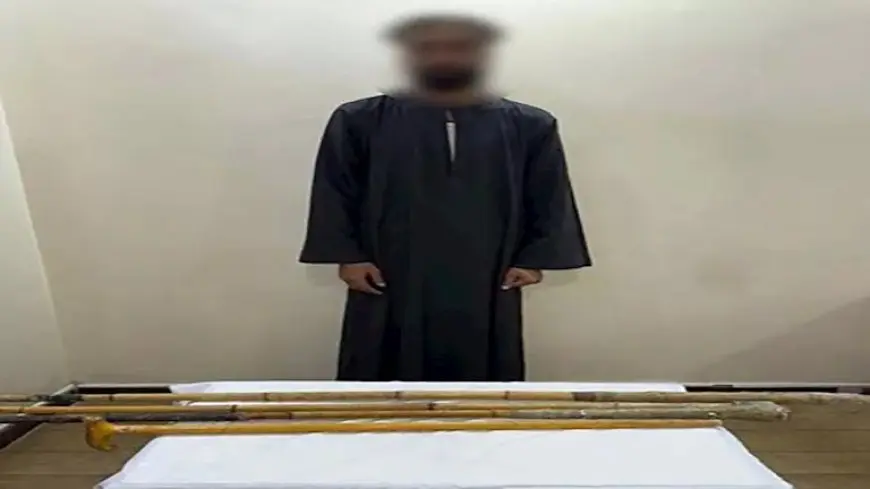 كاميرات المراقبة تفضح لصًّا تسلل إلى مسجد بأسيوط لسرقة متعلقات المصلين –صور