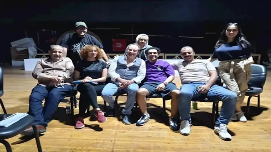 بالصور.. ميدو عادل وأبطال “حب من طرف حامد” يواصلون بروفات المسرحية