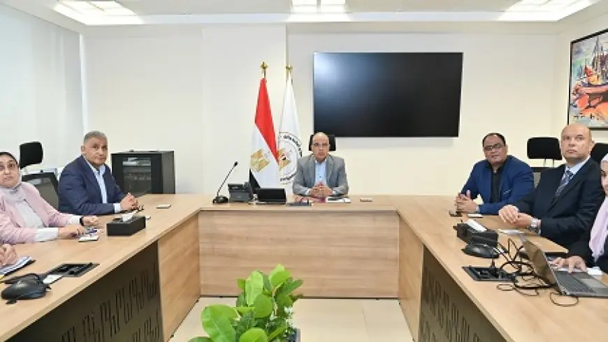 وزير الري يبحث عددا من نماذج ومقترحات تطوير واجهات المدن النيلية والكورنيش