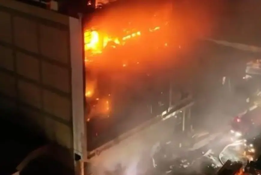 الداخلية العراقية: مصرع 61 شخصا في حريق المركز التجاري بالكوت